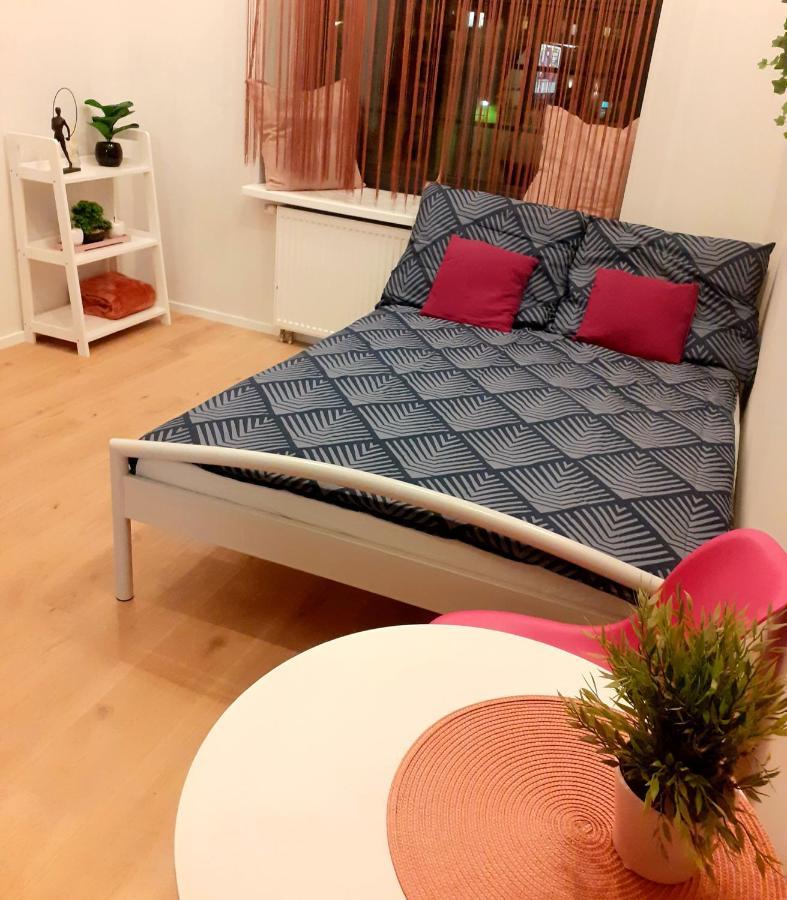Hola Pomorska 65 *
